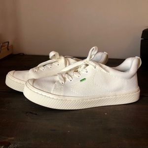 Cariuma women’s sneakers